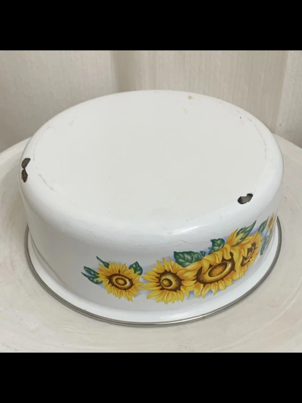 Vintage Sunflower Enamel Serving Bowl White with Yellow Sunflowers